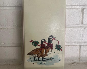 Vintage 1980s POTPOURRI PRESS Christmas Geese Tin Hong Kong Holiday Container. free shipping