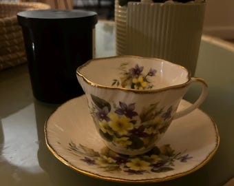 Vintage Regal Heritage Tea Cup Yellow Purple Floral Bouquet Bone China England. free shipping