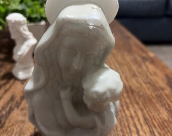 Vintage White Madonna Holding Baby Jesus Ceramic Figurine. No Manufacturer Mark. Free shipping