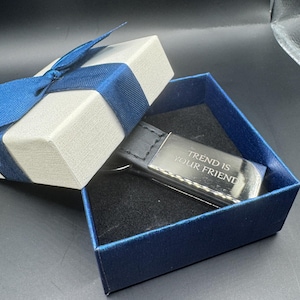 Trend Is Your Friend Schlüsselanhänger. Geschenk für Trader und Investoren.