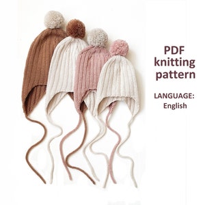 Puede incluir: Tres gorros de punto con pompones en marrón, crema y rosa. Cada gorro tiene lazos largos que se pueden atar debajo de la barbilla. Patrón de punto PDF, idioma: inglés.