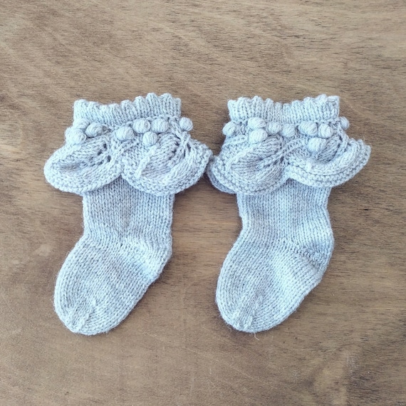 Modèle de tricot chaussettes bébé, chaussettes genoux, chaussettes bébé  fille, modèle pdf, téléchargement instantané, modèle tricot pour bébé -   France