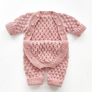 Modèle de tricot barboteuse bébé, 3-6 mois, modèle de tricot pour bébé, combinaison bébé, modèle de tricot étape par étape image 2