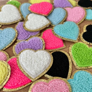 Chenille Heart Patch | Lettre intercollante autocollante | DIY Dupe | Sac à cosmétiques | Pochette en nylon | Garniture pailletée dorée | Patch de broderie | Cœur