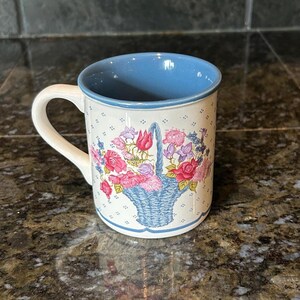1980s Potpourri Press Floral Mug with Basket of Flowers-10 oz.-3.5&quot;X3&quot;,Floral Coffee Mug,Flower Coffee Cup,1980s Mug,Porcelain Coffee Cup