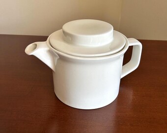 Johnson Brothers Tivoli White Teapot: 4.5 Cup Vintage English Ironstone Made in England