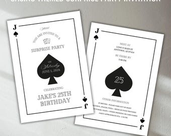 Op de afbeelding: Casino-thema verrassingsfeest uitnodigingen. De uitnodigingen zijn ontworpen om eruit te zien als speelkaarten, met een zwart schoppensymbool en de tekst "U bent uitgenodigd voor een verrassingsfeest op zaterdag 1 juni 2024". De uitnodigingen vieren Jake's 25e verjaardag.