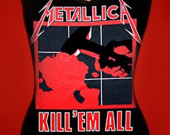 Camiseta regata DIY da banda METALLICA, inspirada no show da banda de metal Kill Em All, disponível nos tamanhos PP, P, M, G, GG e XGG.