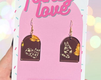 Calico kitties arch acrylic earrings