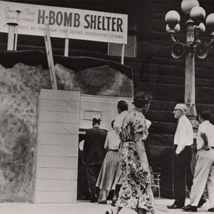 Original Pressefoto von 1955 von H-Bomb ShelterPremier in Toronto Historisches Foto
