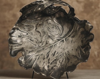 アール・ヌーヴォーデザイン ピュータートレー Antique Art Nouveau Pewter Tray: Hand Beaten 20th Century Decor