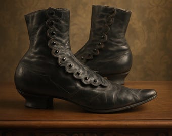 ブラックレザー＆オーベルジーヌスエードのビクトリアンレディース