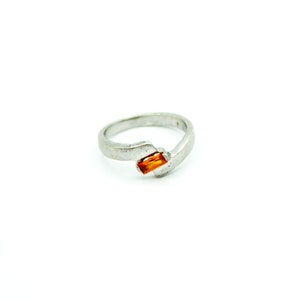 Vintage 925 Sterling Silver Ring With Yellow Stone Size 7.25