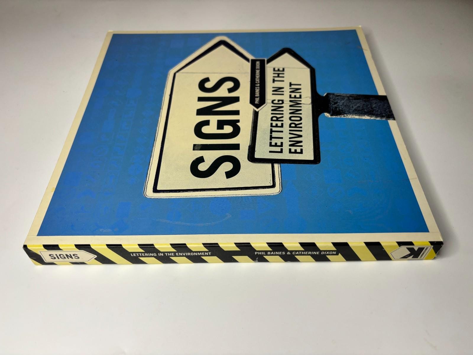 洋書 Signs: Lettering in the Environment Signs : lettering in the