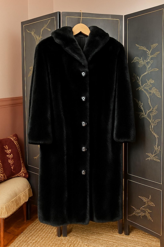 Black Faux Fur Winter Coat / Plush Soft Medium Size Women’s Jacket / Long Vintage-Style Coat / 46” Length