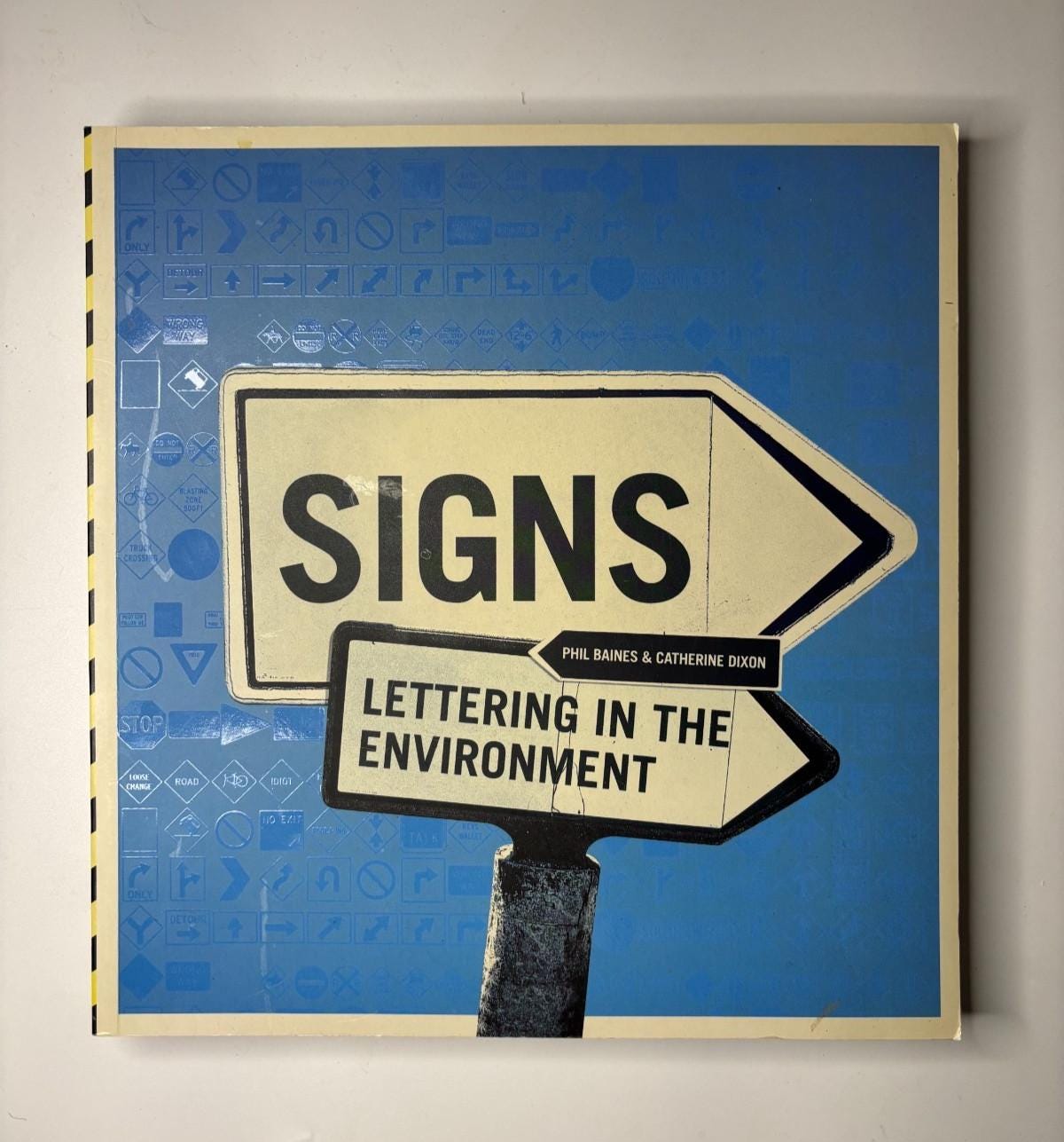 洋書 Signs: Lettering in the Environment Signs: Lettering in the
