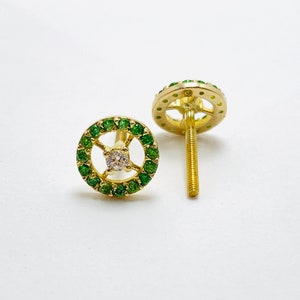 Pendientes de oro macizo de 14 quilates, Pendientes de tuerca de flor de hélice, Pendientes de trago con circonita cúbica verde, Bonitos pendientes de oro, Pendientes minimalistas, Regalo de tuerca para mamá