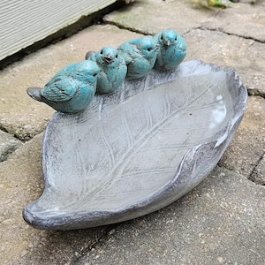 Bird-Feeder Wild Bird-Bath Bowl Outdoors Garden Décor Poly resin Birds on Leaf 12.4 * 7.5 * 4.1 Inch-Newman House Studio
