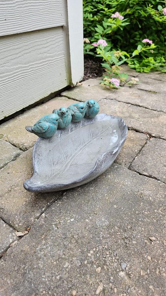 Bird-Feeder Wild Bird-Bath Bowl Outdoors Garden Décor Poly resin Birds on Leaf 12.4 * 7.5 * 4.1 Inch-Newman House Studio