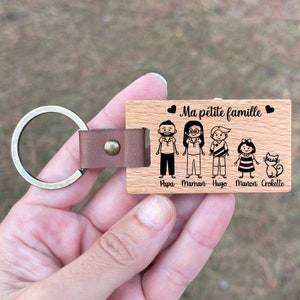 Porte clé gravé famille personnalisé en bois et cuir avec personnages, fête des pères, des mères, cadeau de noël personnalisé