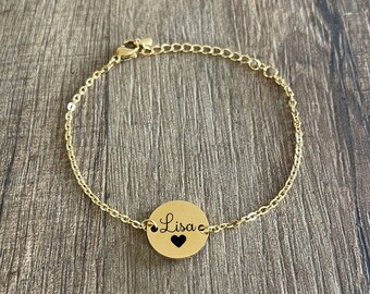 Personalized minimalist bracelet with engraved medal, mom gift, Mother's Day, Valentine's Day, birthday, bridesmaid