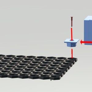 Peut inclure: Illustration d'une grille hexagonale noire, d'un carré bleu et d'un objet rectangulaire bleu. Une flèche rouge indique comment les objets s'assemblent. Une vis est montrée au-dessus du carré.