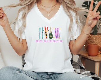 Après-Ski Instructor Shirt. Funny Ski T-Shirt for Women, V-Neck Ski Trip Outfit, Girls Ski Weekend Shirt, Winter Trip Gift, Après Ski Party
