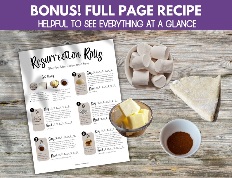 Op de afbeelding: Een printbare receptenkaart voor Resurrection Rolls, een traditionele paaslekkernij. De kaart bevat een stapsgewijze handleiding met instructies en bijbelverzen. De afbeelding toont ook de benodigde ingredi&euml;nten, waaronder marshmallows, boter, kaneel en een croissant.