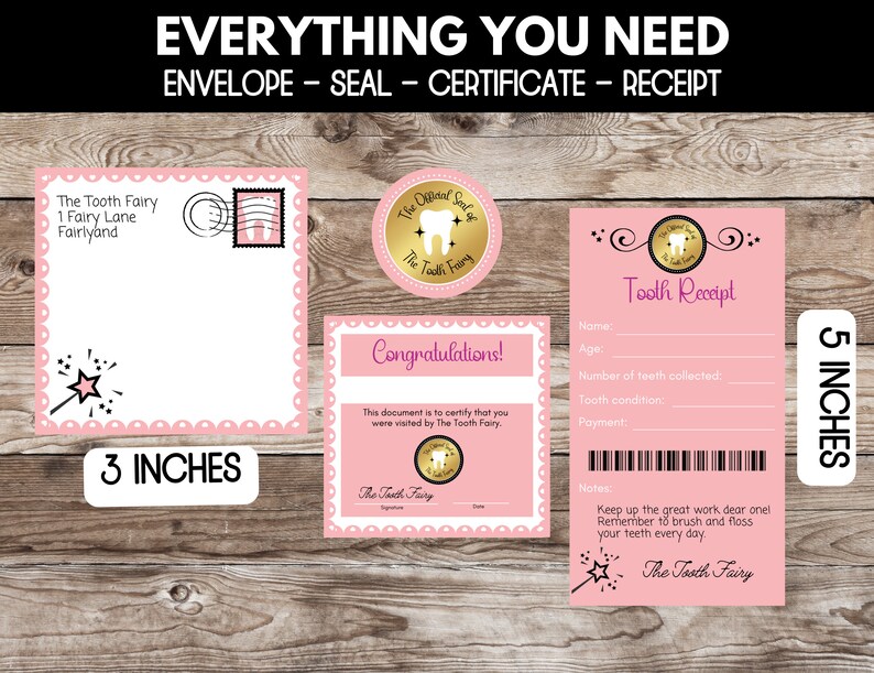 Pode incluir: Um kit de fada do dente rosa e branco com um certificado, um recibo, um envelope e um selo. O kit inclui um envelope rosa com o endere&ccedil;o "The Tooth Fairy, 1 Fairy Lane, Fairyland", um certificado rosa com o texto "Parab&eacute;ns! Este documento certifica que voc&ecirc; foi visitado pela fada do dente.", um recibo rosa com o texto "Tooth Receipt" e um selo rosa com o texto "The Official Seal of The Tooth Fairy". O kit mede 7,6 cm por 12,7 cm.