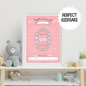 Pode incluir: Um gr&aacute;fico imprim&iacute;vel rosa e branco para acompanhar os dentes de leite perdidos. O gr&aacute;fico apresenta um dente de desenho animado com um rosto sorridente e um espa&ccedil;o para escrever a data em que o dente foi perdido. O texto no gr&aacute;fico diz "Teeth I've Lost", "Upper Teeth", "Lower Teeth", e "My First Tooth".