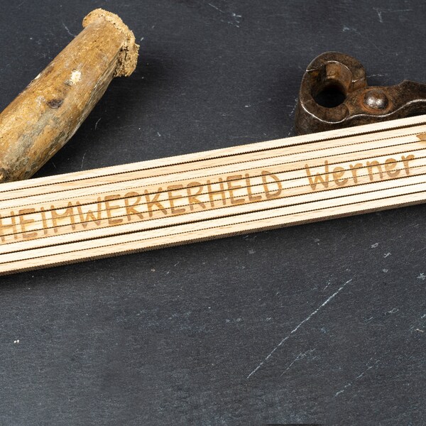 Zollstock aus Holz mit deiner Botschaft als Gravur - Geschenk für Opas, Väter, Bauherrinen und Bauherren