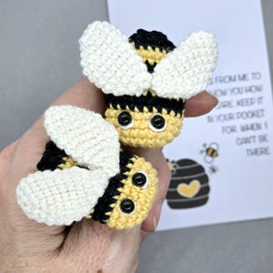 Cartes d'affichage Abeille - Modèle d'abeille PDF + PDF Pocket Hug (cartes imprimables) - Abeille au crochet - Porte-clés Amigurumi - Aimant - Cadeau