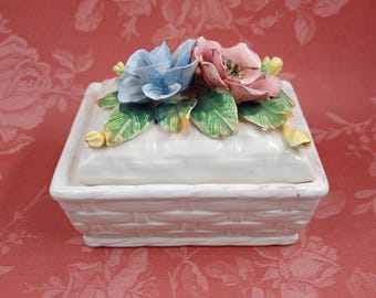 ヴィンテージ 日本の古い 小物入れ 花 形状 デザインプレート 小物入れ / 花柄 / 蓋付き / 陶器 / 日本製 / 日本 / ヴィンテージ