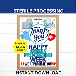 Op de afbeelding: Een ingelijste poster voor de week van de steriele verwerking met medische illustraties, waaronder een dienblad met chirurgische instrumenten, blauwe handschoenen, een hart met een kruis en een caduceus. De tekst luidt Thank you, Happy Sterile Processing Week, We Appreciate You.