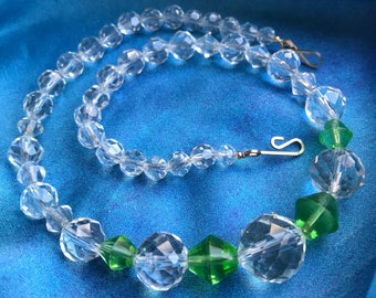 Collier Vintage Perles De Verre Verte Et Or - Longueur 155cm, Occasion
