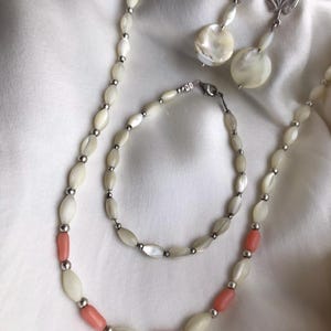 Vintage nacre jewelry set. Necklace, bracelet and earrings with natural mother-of-pearl.