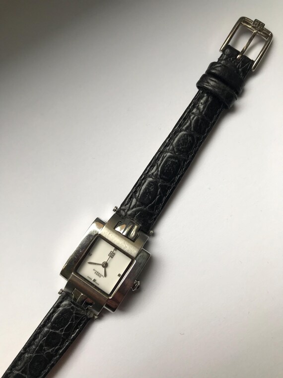 Vintage Givenchy Steel Quartz Women display picture 1