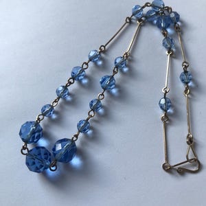 Vintage Art Deco Kristallperlenkette an einer Gliederkette. Dekadenz blau Strass Halskette.