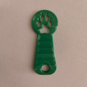Einkaufschip-Schlüsselanhänger mit Pfotenmotiv - Individuelle Farbauswahl - Umweltfreundliches PLA-Material | 3D Druck