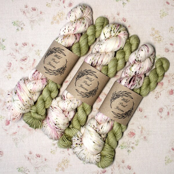 Juego de calcetines Before the Bloom de 4 capas (1 x 50 g y 1 x 20 g), hilos teñidos a mano, moteados y tonales, 85/15 merino/nailon, tono verde
