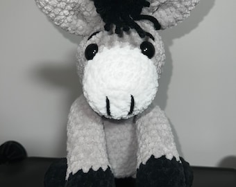 Burro de peluche de ganchillo