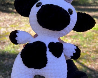 Vaca de peluche tejida a crochet