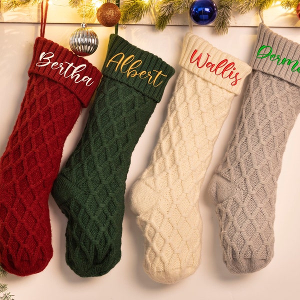 Personalisierte Strickstrümpfe, bestickter Weihnachtsstrumpf, Weihnachtsgeschenke, Feiertagsstrümpfe, Monogramm-Familienstrümpfe, Namensstrümpfe