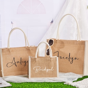 Personalisierte Jute Tasche, benutzerdefinierte Brautjungfer Geschenke Tasche, Monogramm Name Jute Tasche, Sackleinen Strand Tasche, Hochzeit, Bachelorette Gastgeschenke