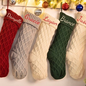 Personalisierte Weihnachtsstrümpfe, gestrickte Feiertagsstrümpfe, bestickter Namensstrumpf, Weihnachtsgeschenk, Monogramm-Familienstrümpfe, Baumdekor