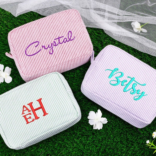 Personalized Seersucker Cosmetic Bag, Monogrammed Makeup Bag, Toiletry Bag, Bridesmaid Make Up Bag, Cosmetic Pouch Bridesmaid Gifts for Her