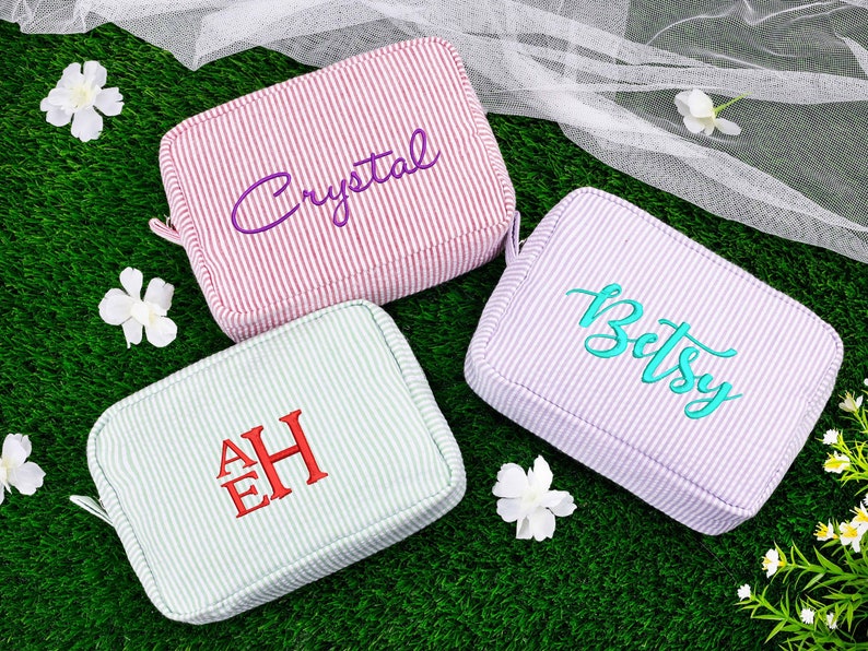 Personalized Seersucker Cosmetic Bag, Monogrammed Toiletry Bag, Embroidered Make Up Bag,Bridesmaid Makeup Bag, Bridesmaid Gift, Women Gifts zdjęcie 5