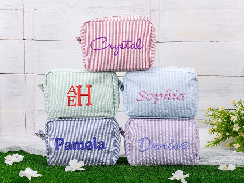 Personalized Seersucker Cosmetic Bag, Monogrammed Toiletry Bag, Embroidered Make Up Bag,Bridesmaid Makeup Bag, Bridesmaid Gift, Women Gifts zdjęcie 1