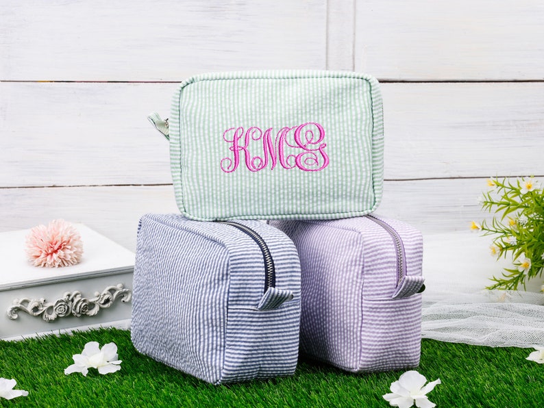 Personalized Seersucker Cosmetic Bag, Monogrammed Toiletry Bag, Embroidered Make Up Bag,Bridesmaid Makeup Bag, Bridesmaid Gift, Women Gifts zdjęcie 3