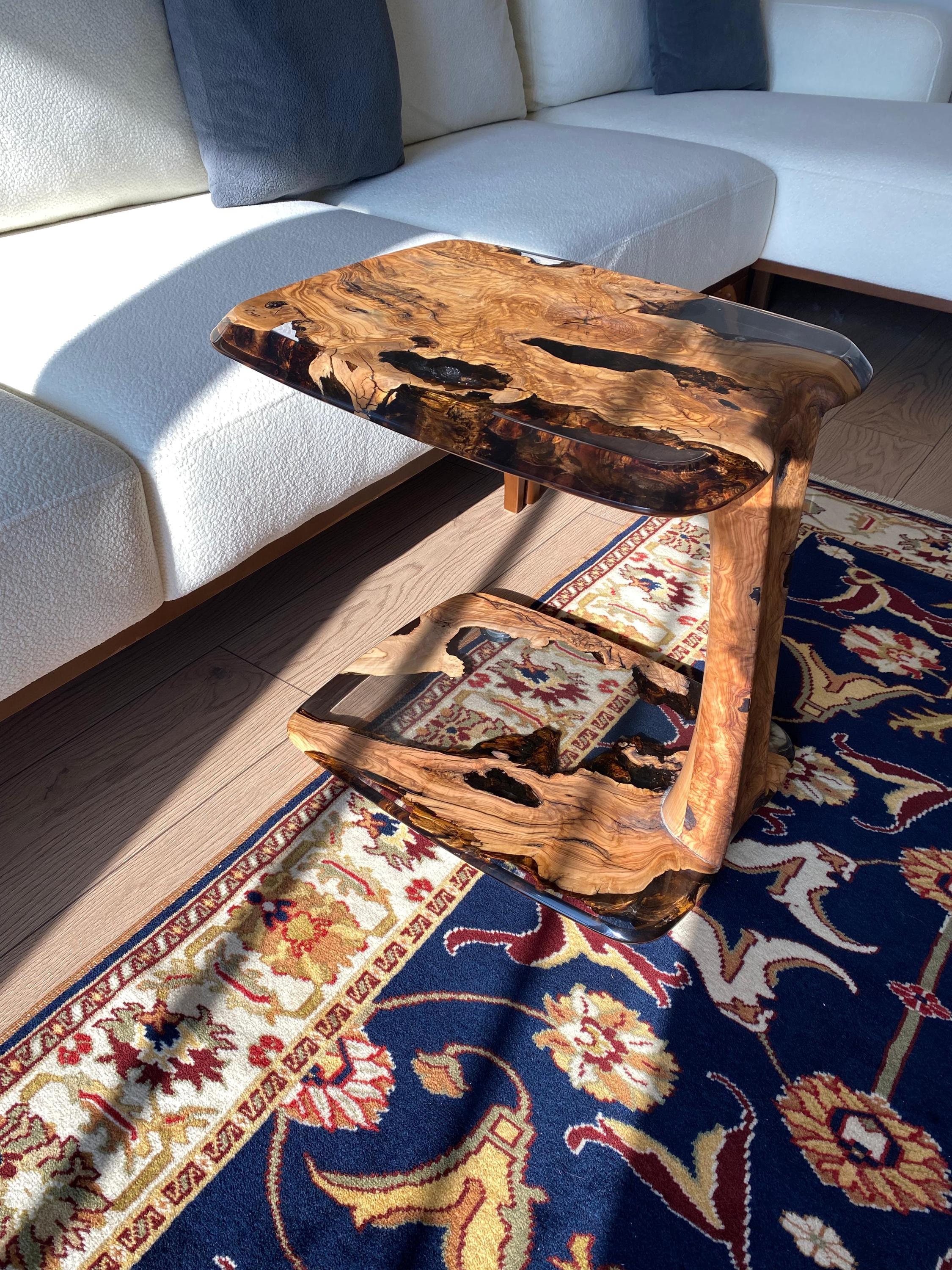 Harz-Beistelltisch, C-förmiger Couchtisch, Harz-Epoxy-Beistelltisch, handgefertigter benutzerdefinierter C-Beistelltisch, Sofa-Kaffeetisch, massiver Holzkaffeetisch